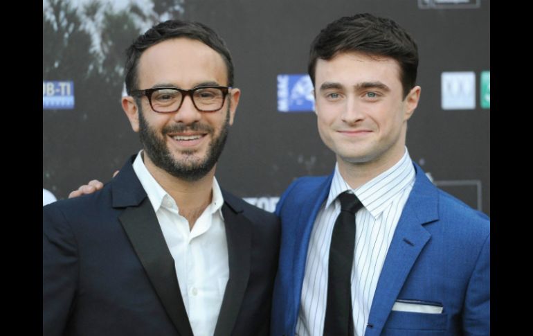 El actor Daniel Radcliffe (d) junto con el director de la película ''Kill your darlings'', John Krokidas (i). EFE /