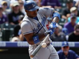 Yasiel Puig se vio obligado a abandonar el juego luego de sufrir un tirón en la rodilla derecha. AFP /