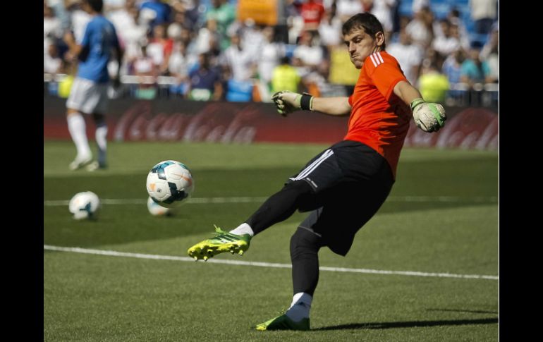 Iker tiene la confianza de sus compañeros en la selección, no así del técnico en su club. EFE /