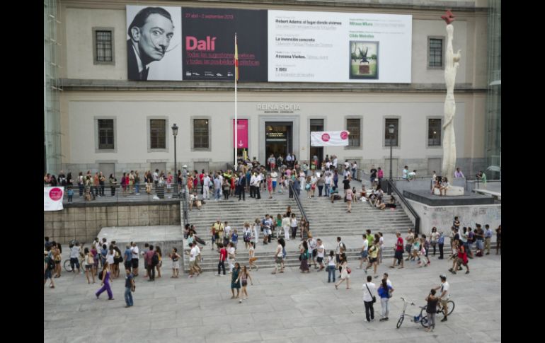 El museo reina Sofía despide con un ''éxito rotundo'' la exposición de Dalí. EFE /