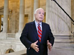 McCain pide desde meses atrás que se suministre instrucción militar y armamento a algunos de los rebeldes. ARCHIVO /