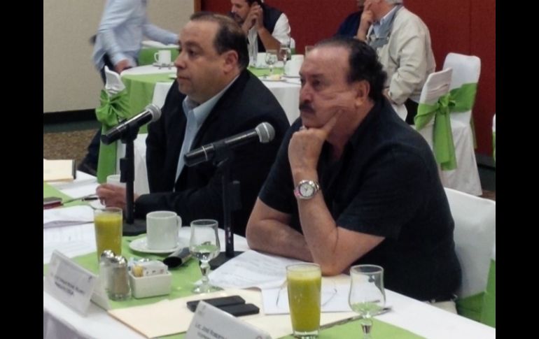 En la foto, Óscar Agrego de León, secretario general del Cesjal y Enrique Michel Velasco, presidente del Cesjal.  /