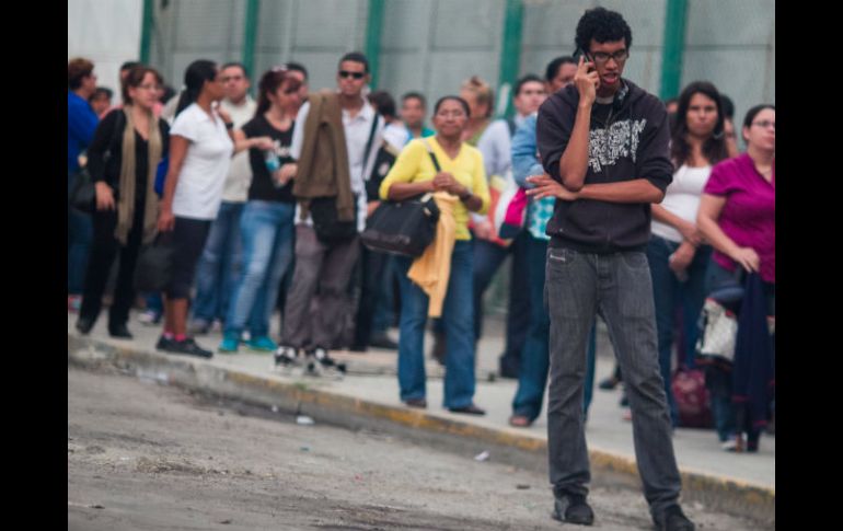 Un apagón ocasionó diversos inconvenientes a los venezolanos por algunas horas. EFE /