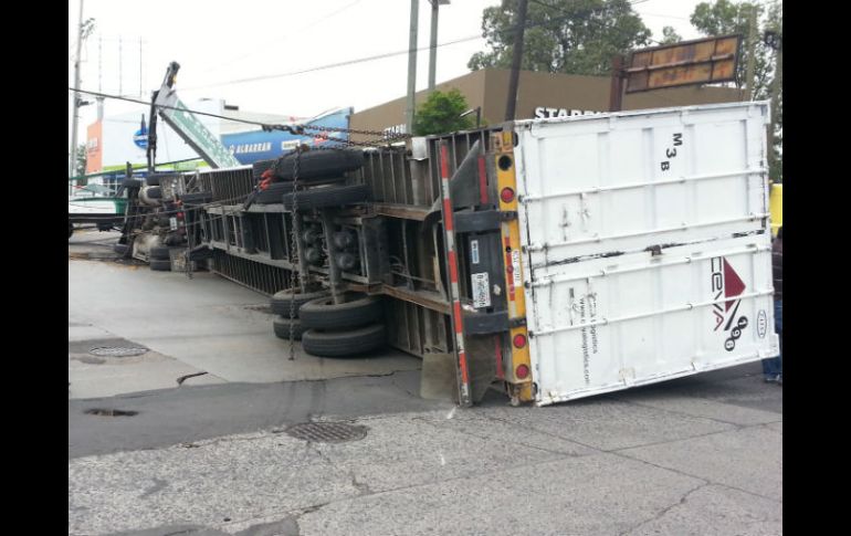 El accidente provocó daños en la zona, pero no resultaron personas heridas.  /