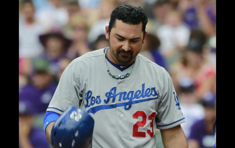 Adrián colabora en el triunfo del equipo californiano. AP /