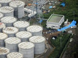 TEPCO ha reforzado las patrullas que revisan estos tanques y busca trasladar cuanto antes el agua a otros nuevos y más sólidos. AP /