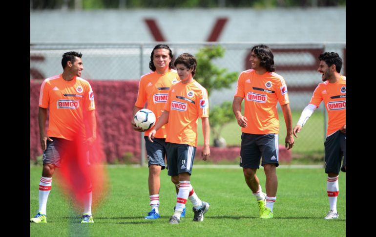 Los jugadores de Chivas dejan el entrenamiento realizado en Verde Valle. MEXSPORT /