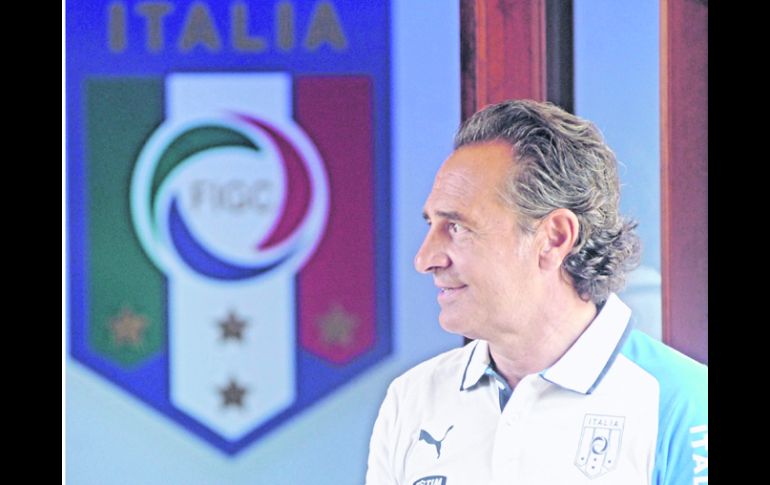 El técnico de Italia, Cesare Prandelli, dijo ayer que dejará las riendas del combinado tras terminar su participación en Brasil 2014. EFE /