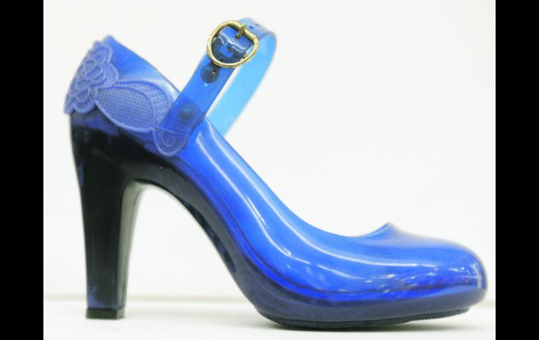 El modelo “stiletto” retoma las puntas curvas y los tacones gruesos.  /