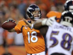 Peyton Manning, QB de Denver,  logro siete pases de anotación en el partido contra Baltimore. AP /