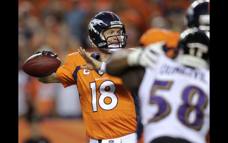 Peyton Manning, QB de Denver,  logro siete pases de anotación en el partido contra Baltimore. AP /