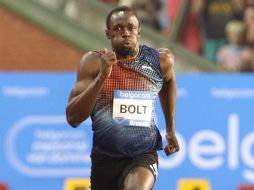 Usain Bolt sigue dejando atrás a Justin Gatlin. AP /