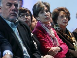 La senadora Isabel Allende (C) hija del ex presidente estuvo entre los asistentes a este seminario. EFE /