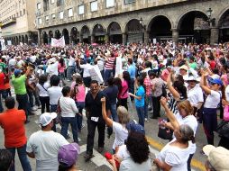 En Guadalajara, y otras ciudades del país, hubo movilizaciones de maestros en protesta por las modificaciones a leyes educativas. EL INFORMADOR /