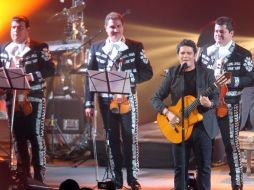 Durante su presentación  Alejandro Sanz cantó en compañía de mariachi ''con mucho respeto''.  /