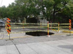 La zona ya se encuentra señalada para evitar accidentes. Foto tomada del Facebook de SIAPA. ESPECIAL /