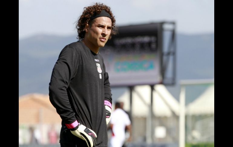 Guillermo Ochoa es pieza clave para su equipo. ARCHIVO /