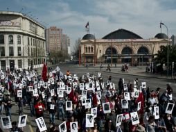 Familiares de la represión portaban unas dos mil fotografías de detenidos y  desaparecidos. AFP /