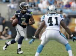 Russel Wilson fue el jugador destacado al lanzar para 320 yardas y un pase de anotación. AP /