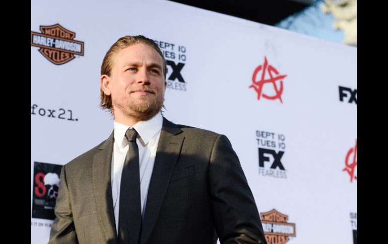 Charlie Hunnam asegura que entre él y Dakota Johnson hay mucha química. AP /