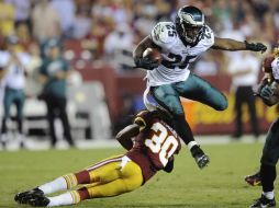 LeSean McCoy corrió para más de 180 yardas, y la dinámica ofensiva de Filadelfia pasa sobre los Pieles Rojas. AP /