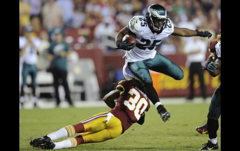 LeSean McCoy corrió para más de 180 yardas, y la dinámica ofensiva de Filadelfia pasa sobre los Pieles Rojas. AP /