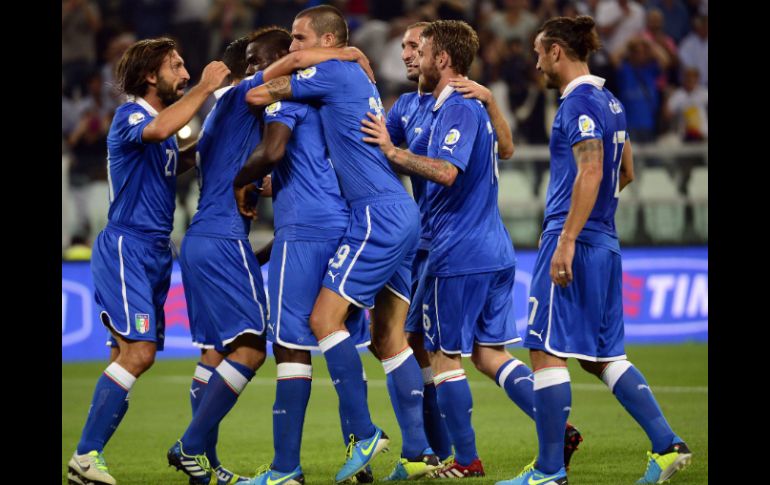 Los italianos celebran su pase al mundial derrotando a los checos al son de 2 goles a 1. AFP /