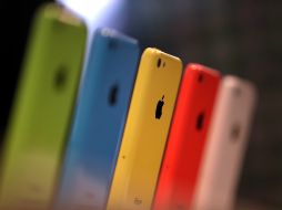 El iPhone 5C es la versión económica más accesible. AFP /