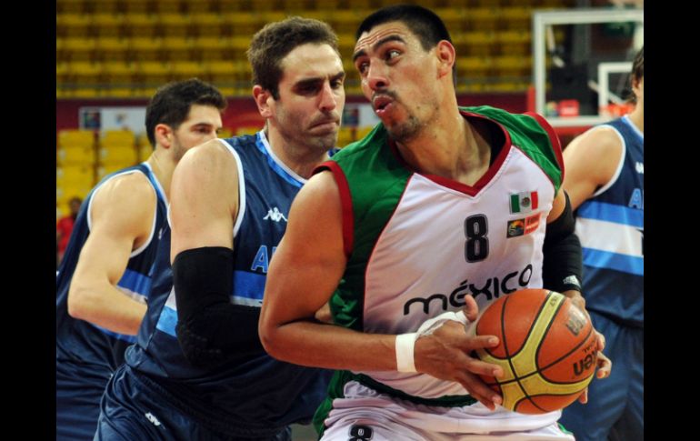 Gustavo Ayón fue el jugador destacado de la quinteta mexicana que selló su pase a la final del premundial de basquetbol. AFP /