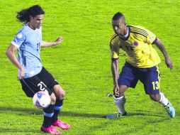 El ariete uruguayo del Paris Saint-Germain, Edinson Cavani (21), abrió el marcador en el estadio Centenario de Montevideo. AFP /