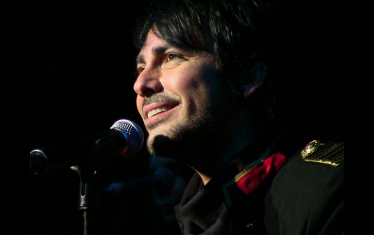 Beto Cuevas junto a Laura Pausini y Reyli Barba se han unido a Lucho Gatica, para grabar duetos en el álbum homenaje. ARCHIVO /