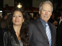 Dina y Clint, quienes se casaron en 1996, cuentan con un acuerdo prenupcial. AP /