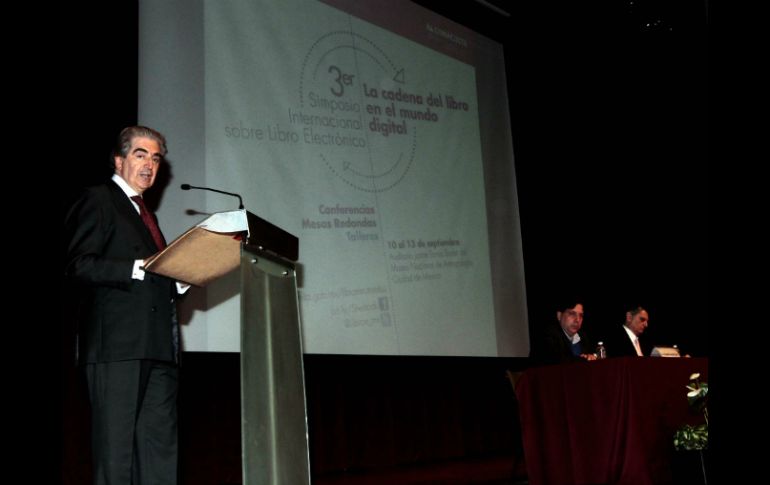 El presidente de Conaculta, Rafael Tovar y de Teresa encabezó la inauguración del III Simposio del Libro electrónico. NTX /