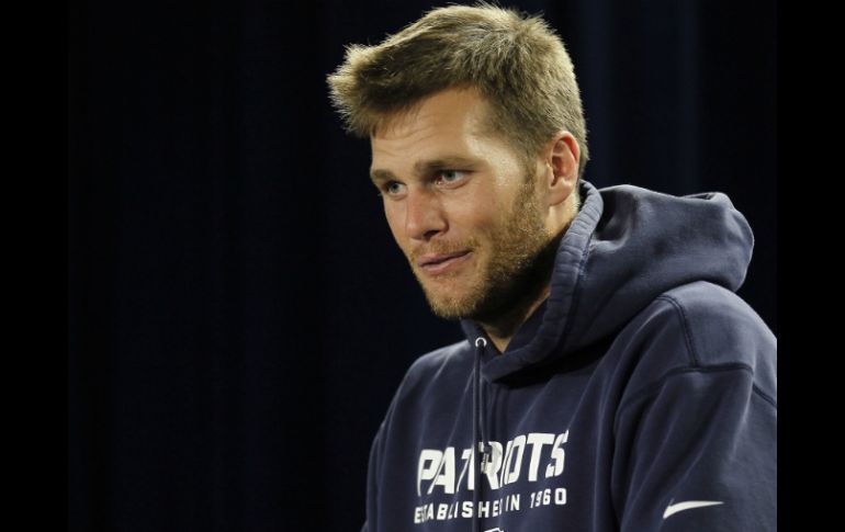 El mariscal del campo, Tom Brady, habla durante rueda de prensa. AP /