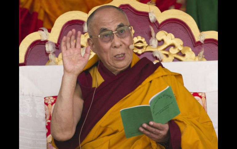 El Dalai Lama realizará una visita de carácter humanitario por lo que no se prevé una conversación con Peña Nieto. ARCHIVO /