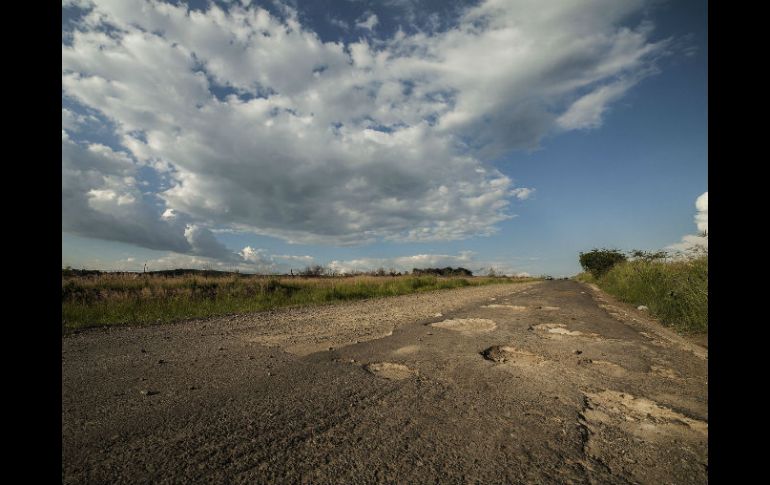 De acuerdo con diagnóstico, la mayoría de la red carretera estatal está en malas condiciones. ARCHIVO /