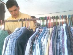 Si tienes ropa desgastada, no la tires ni dejes que se acumule en tu armario, podrías reciclar y obtener descuentos. ARCHIVO /