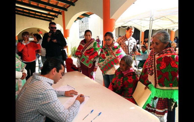 El convenio firmado también incluye orientación a indígenas en su lengua sobre conflictos mercantiles y familiares. ARCHIVO /