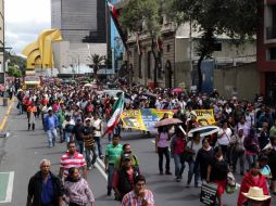 Integrantes de la CNTE, el SME y de los 400 Pueblos aún permanecen en las inmediaciones del Congreso de la Unión. SUN /