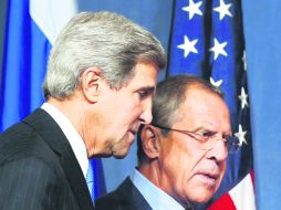 Encuentro.John Kerry (i) conversa con el ministro de Asuntos Exteriores de Rusia, Sergéi Lavrov, previo a su reunión en Ginebra. AP /