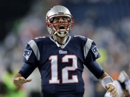 Tom Brady hizo parte de la victoria al dar un pase con el que brilló el receptor abierto Aaron Dobson. AP /