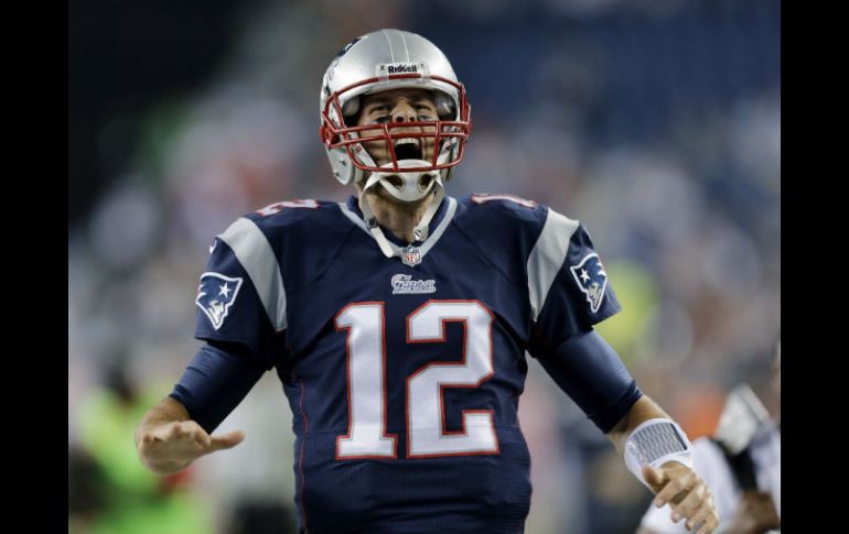 Tom Brady hizo parte de la victoria al dar un pase con el que brilló el receptor abierto Aaron Dobson. AP /