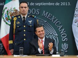 Peña Nieto se reunió con los gobernadores del país antes de dirigirse a Chapultepec. SUN /