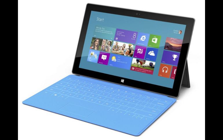 Microsoft busca a toda costa impulsar la venta de su ''Surface'', incluso, comprando iPads. ARCHIVO /