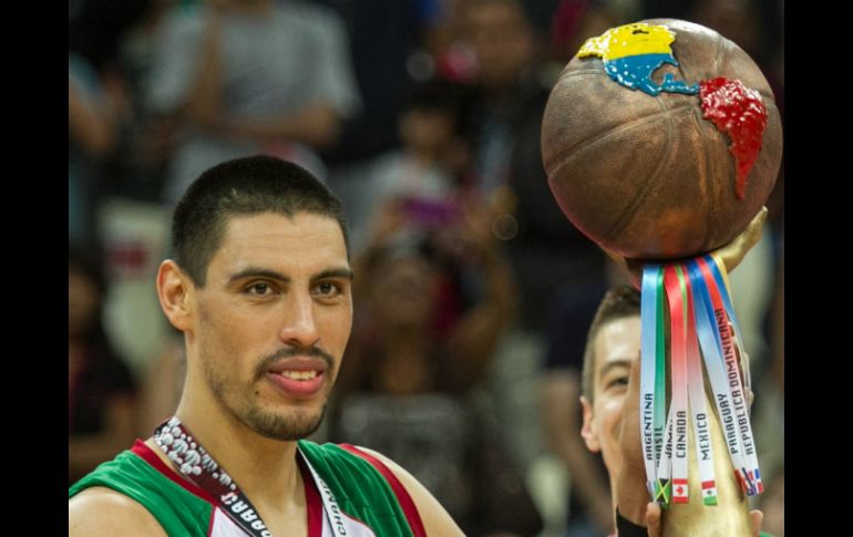 Gustavo Ayón dice que la selección de basquetbol necesitará de una preparación intensiva de cara al mundial en España, en el 2014. ARCHIVO /