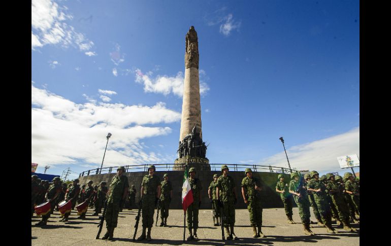 Arturo Zamora encabezó la ceremonia, que se realizó en el monumento a los Niños Héroes ubicado en Avenida Chapultepec.  /