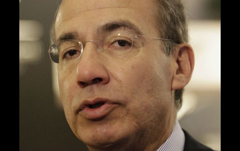 Felipe Calderón participará en una comisión mundial que analiza los riesgos y beneficios de combatir el cambio climático. ARCHIVO /