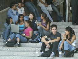 La propuesta de reforma puede limitar la educación y la independencia económica de los jóvenes. ARCHIVO /