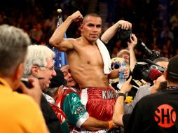 Carlos Molina es el nuevo campeón superwelter de la FIB al derrotar a Ishe Smith. AFP /