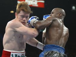 ''Money'' Mayweather fue ampliamente superior en toda la pelea. AP /